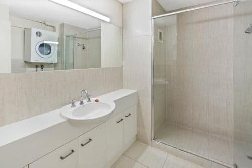 Executive Two-Bedroom Apartment with Sea View - Top Floor