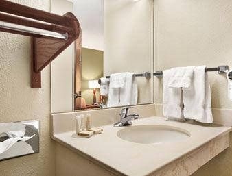 Baymont Inn & Suites Evansville North1
