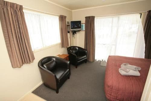 Deluxe Queen Room with Private Bathroom