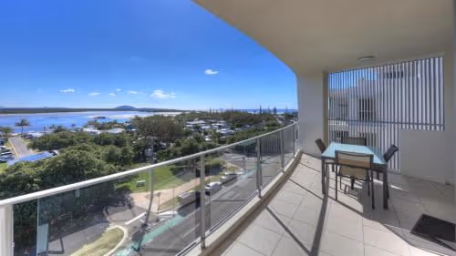 Deluxe Three-Bedroom Apartment with Ocean View - L5