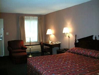 Moberly Inn & Suites3