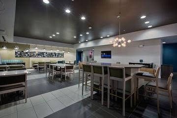 Holiday Inn Express & Suites Carlisle2
