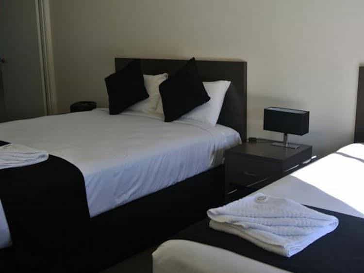 Dooleys Springsure Tavern & Motel