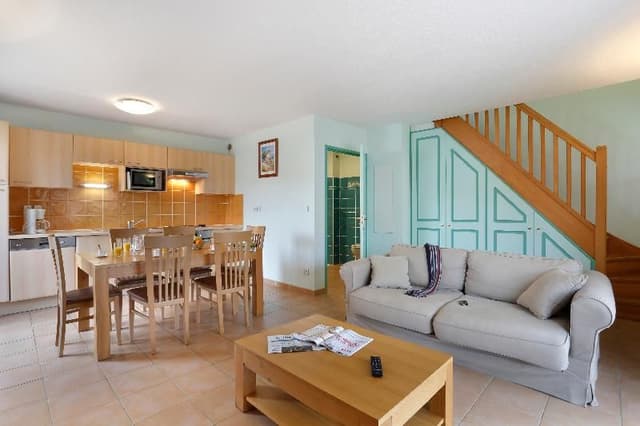 HOME CAPACITY 8 THREE BEDROOMS