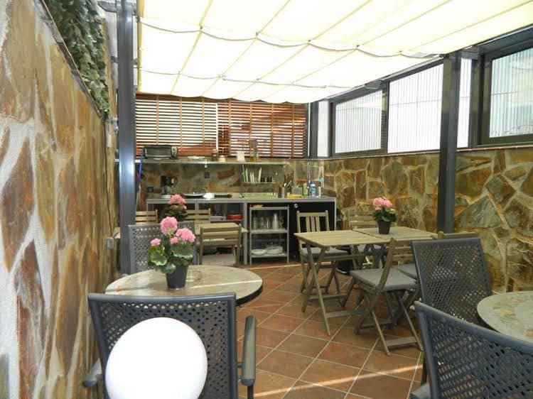 Hostal House Hostal House