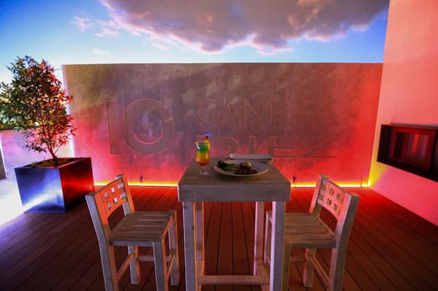 SUITE WITH TERRACE