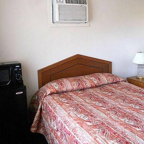 Jerry's Motel4