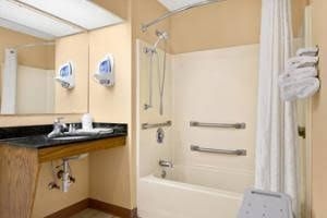 Baymont Inn and Suites - Waycross2