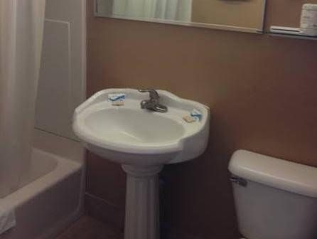 Cadet Motor Inn - Coldwater1