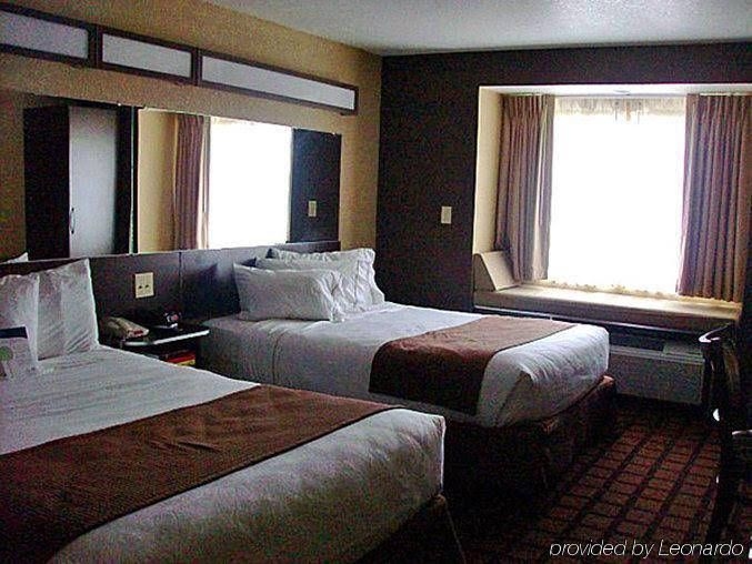 Motel 6 Canton3