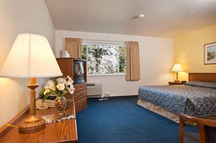 The Jackson Lodge0