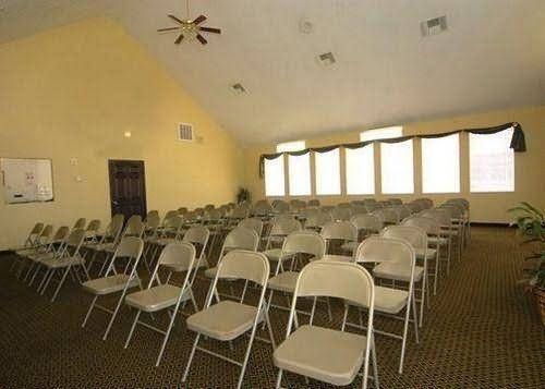 The Crossroads Hotel and Suites Irving0