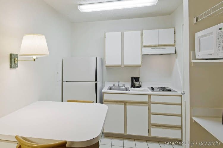 Crossland Economy Studios - Phoenix - Metro - Dunlap Ave.4