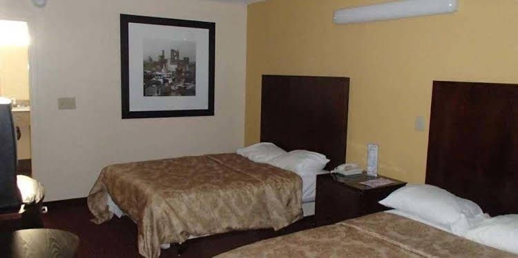 Royal Inn Lafayette2