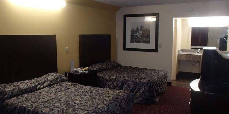 Royal Inn Lafayette4
