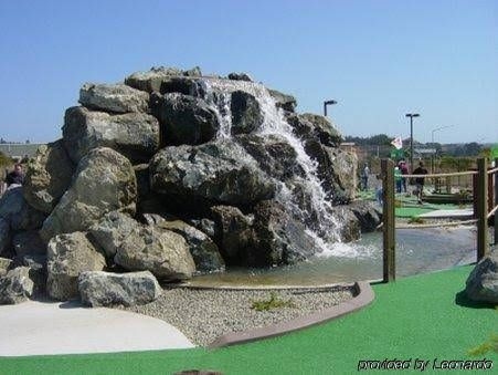 Emerald Dolphin Inn & Mini Golf0