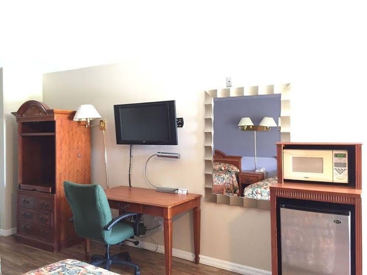 Fullerton Inn0