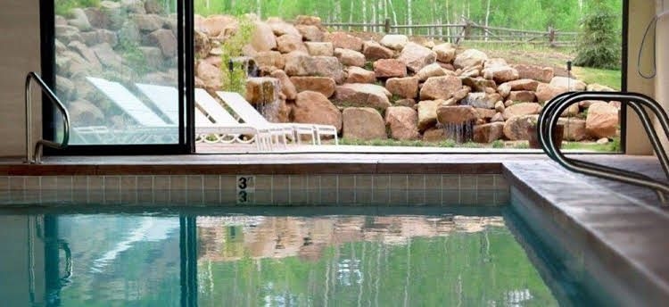 Daniels Summit Lodge1