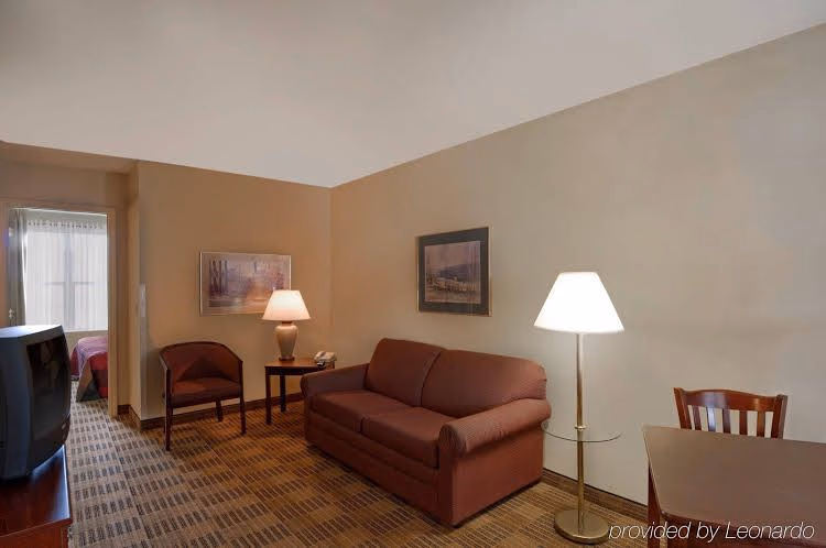 Crossland Economy Studios - Kansas City - Lenexa - 95th St.1