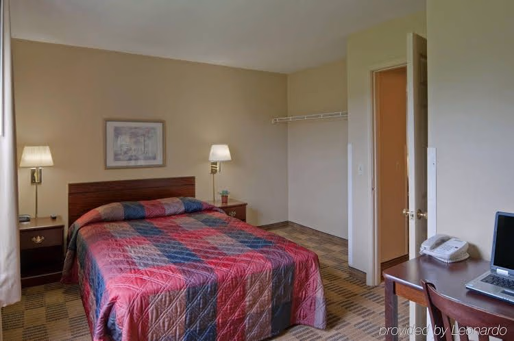 Crossland Economy Studios - Kansas City - Lenexa - 95th St.3