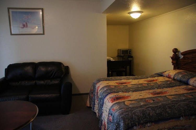 Voyageur Motor Inn0