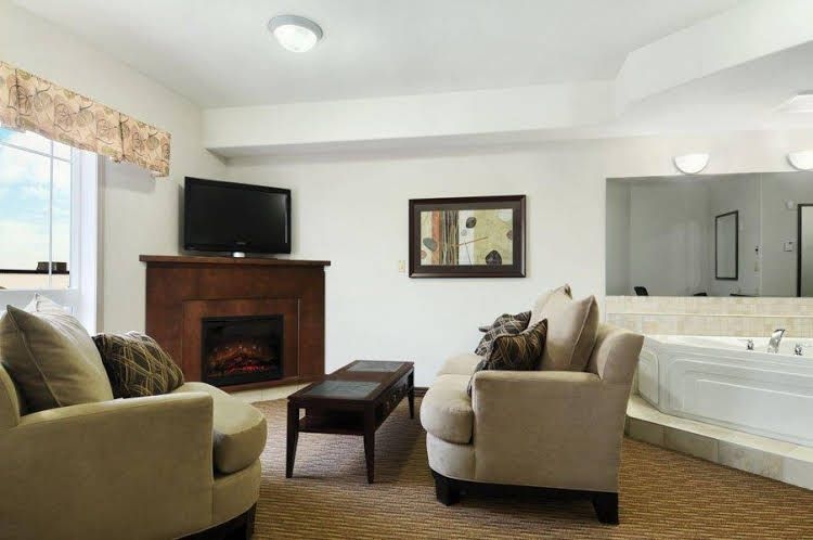 Canalta Hotel Weyburn4