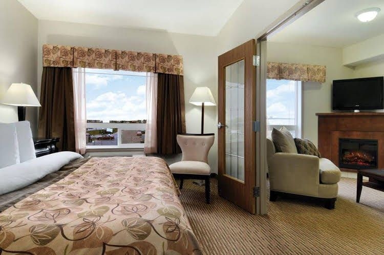 Canalta Hotel Weyburn1