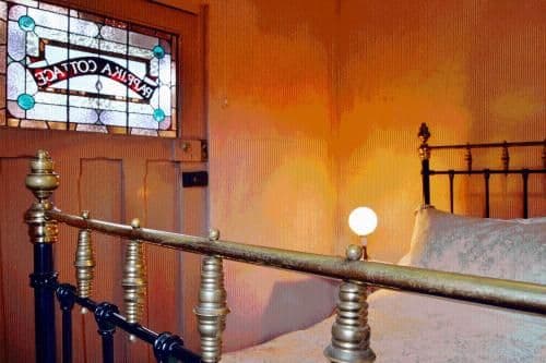Two-Bedroom Cottage with Spa Bath - Paprika