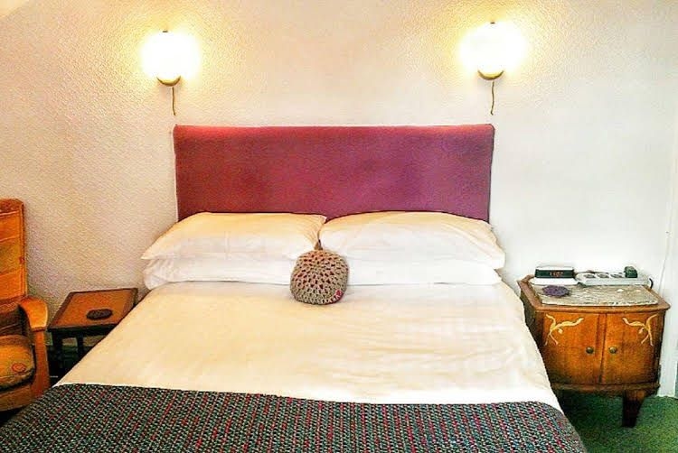 Lyndhurst Guest House2