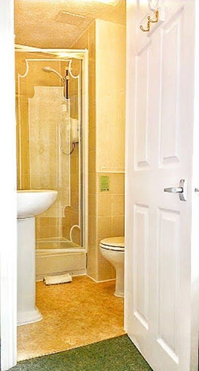 Lyndhurst Guest House1