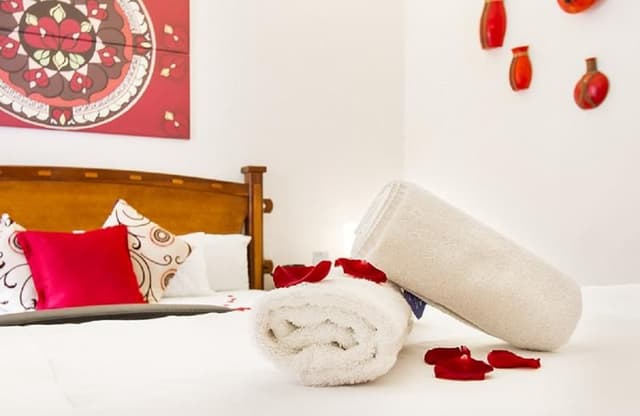 DOUBLE PREMIUM KING BED