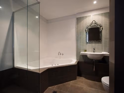 Oak One-Bedroom Studio