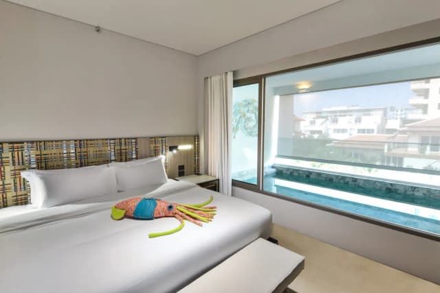 POOL SUITE