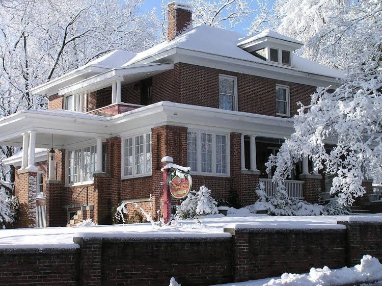 Clichy Inn Bed and Breakfast0