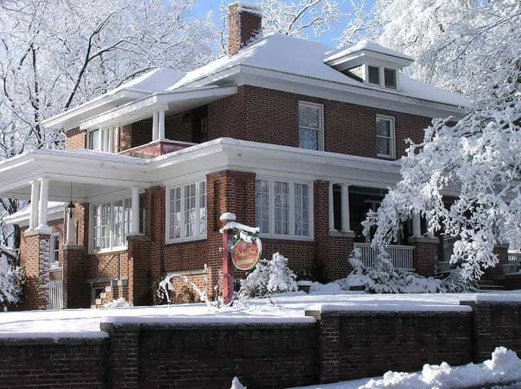 Clichy Inn Bed and Breakfast