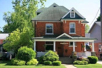 The Caversham House Bed & Breakfast0