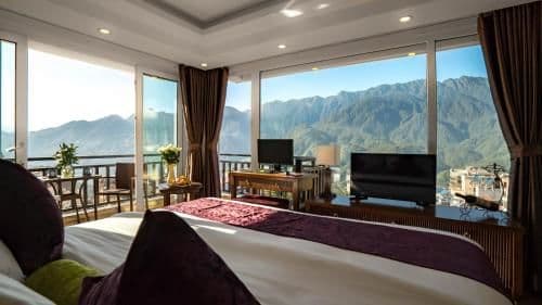 Suite with Mountain View