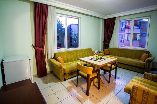 FAMILY ROOM CONNECTING ROOM