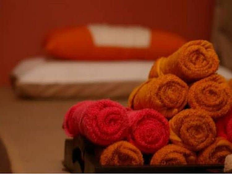 Moom Pon Khlai Hostel & Spa Moom Pon Khlai Hostel & Spa