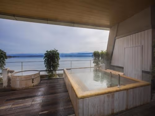 Suite with Open-Air Bath Lake View