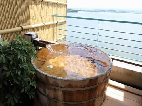 Suite with Open-Air Bath Lake View