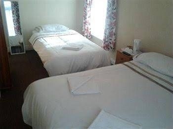 Dering Lodge1