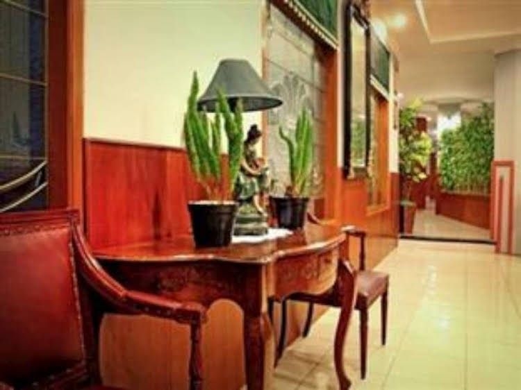 Ghotic Hotel2