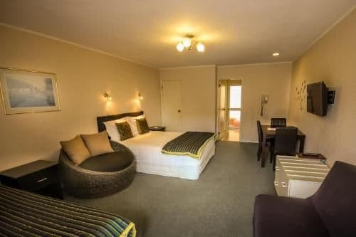 Large Studio with Hot Tub