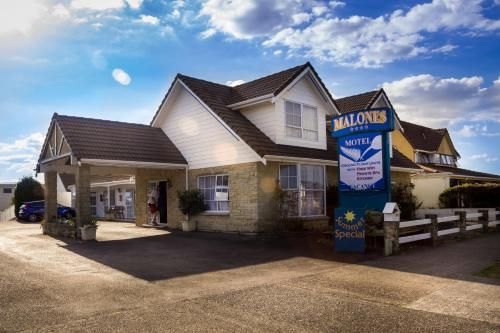 Malones Spa Motel0