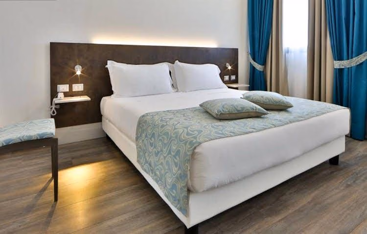 HL Hotel1