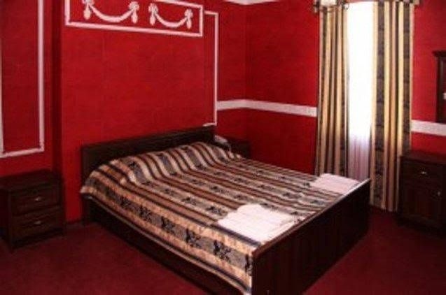 Red Hotel4