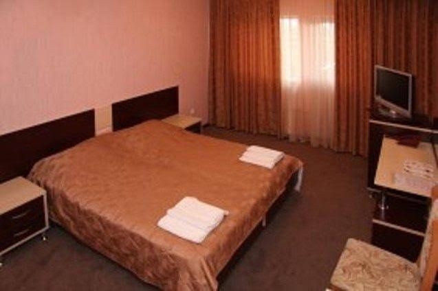 Red Hotel1