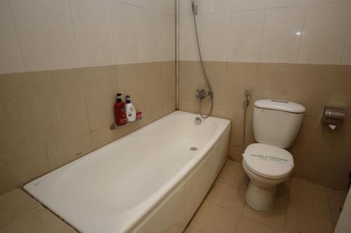 โรงแรมเอ25 46 เชาลอง (A25 Hotel 46 Chau Long)1