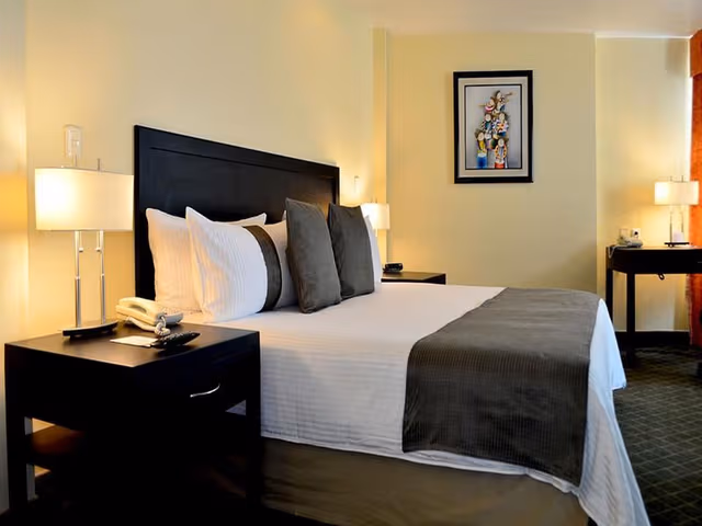 JUNIOR SUITE KING SIZE BED
